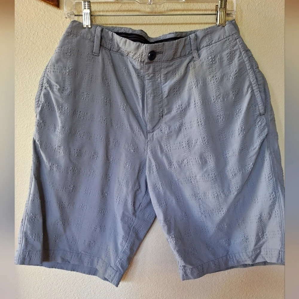 Tommy Bahama Mens Gray Textured Golf Shorts. Size 34
